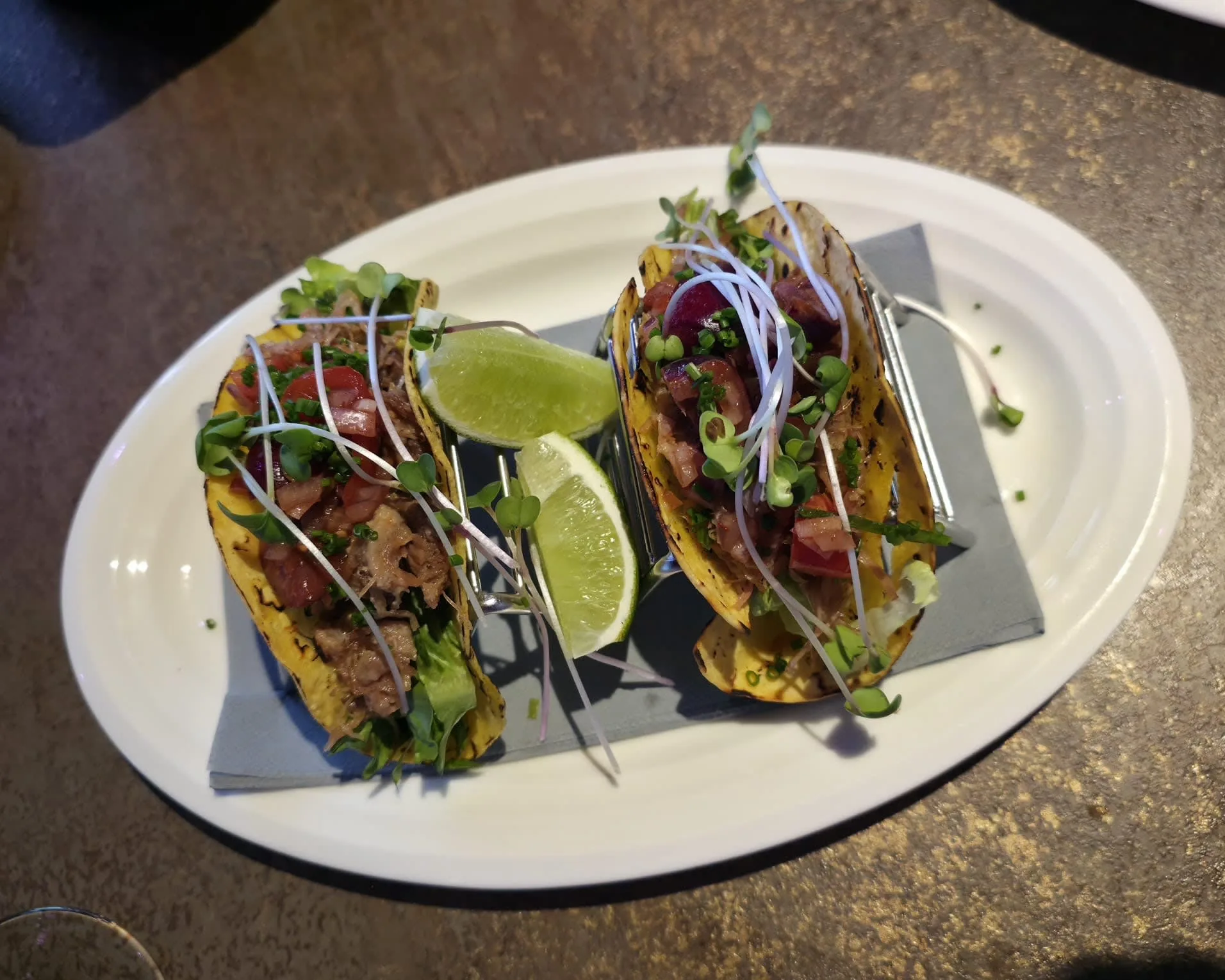 Knusprige Enten-Tacos mit Limette, aus der N&auml;he